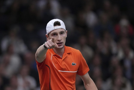 Tenis: Francezul Ugo Humbert a suferit o fractură la degetul mic de la mâna dreaptă după ce s-a lovit de o noptieră