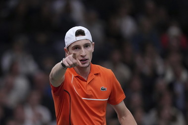 Tenis: Francezul Ugo Humbert a suferit o fractură la degetul mic de la mâna dreaptă după ce s-a lovit de o noptieră
