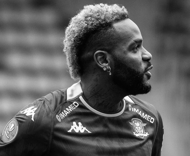 Aaron Boupendza, fost fotbalist al echipei Rapid, a încetat din viaţă. Federaţia din Gabon: „A căzut de la etajul 11”. Mesaje de condoleanţe postate de preşedintele gabonez şi de Rapid