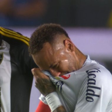 Neymar s-a accidentat din nou. El a părăsit terenul în lacrimi