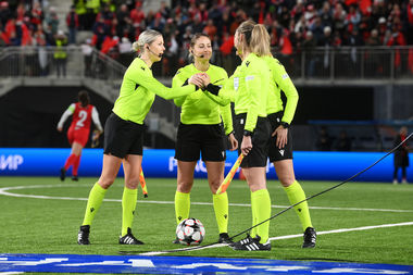 Alina Peşu va arbitra o semifinală a UEFA Women’s Champions League