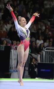 Gimnastică: Sabrina Maneca Voinea, prima la sol şi a doua la bârnă, în calificările Cupei Mondiale de la Doha
