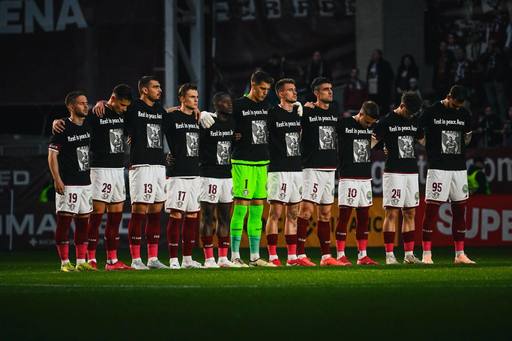 Superliga: FC Rapid, 0-2 acasă cu Universitatea Cluj / Omagiu pentru Boupendza