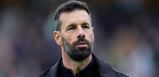 Ruud Van Nistelrooy vrea să rămână antrenorul echipei Leicester în ciuda retrogradării