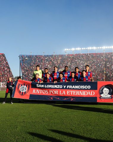 Echipa de fotbal San Lorenzo i-a adus un omagiu celui mai sfânt fan al său, Papa Francisc - VIDEO