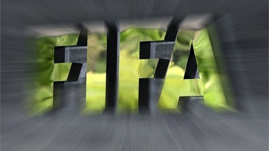 FIFA a sancţionat România după meciurile cu Bosnia şi San Marino, pentru folosirea de materiale pirotehnice, rasism, probleme de securitate şi aruncarea de obiecte în teren / Tricolorii vor juca un meci cu o parte a stadionului închisă