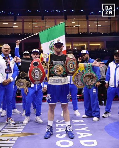 Box: Mexicanul Saul „Canelo” Alvarez l-a învins pe William Scull şi a unit din nou cele patru centuri mondiale la categoria supermijlocie