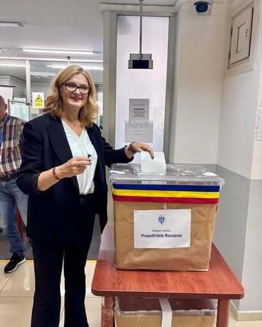 ALEGERI PREZIDENŢIALE 2025 - Elisabeta Lipă: Am votat, astăzi, pentru o Românie care merge înainte. O Românie care refuză să se întoarcă într-un trecut marcat de sărăcie şi dictaturi