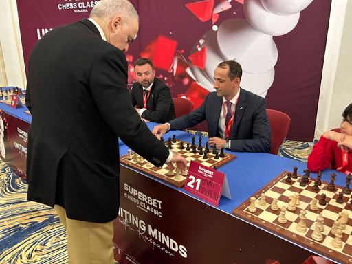 Garry Kasparov a deschis oficial etapa de la Bucureşti a Grand Chess Tour 2025. La competiţie participă şi campionul mondial Gukesh Dommaraju 
