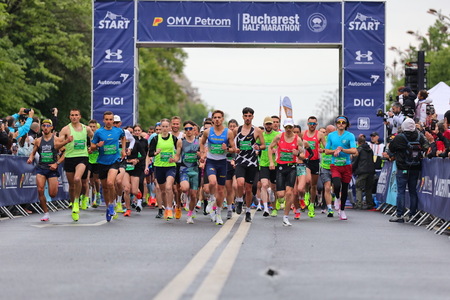 Semimaratonul Bucureşti a fost câştigat de Kirwa Nixon Kiprotich la masculin şi Alexandra Steja la feminin. Au participat la competiţii peste 10.000 de alergători