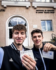 ALEGERI PREZIDENŢIALE 2025 - Jucători ai U BT Cluj, la vot, înaintea semifinalei cu CS Vâlcea: Viitorul are nevoie de joc colectiv atât pe teren, cât şi la urne!