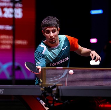 Tenis de masă: Victorie spectaculoasă pentru Eduard Ionescu la CM de la Doha. El a revenit după ce a fost condus cu 3-0 la seturi