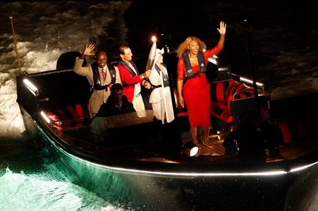 „Imagine”, ambarcaţiunea cu care Nadia, Serena Williams, Nadal şi Lewis au dus flacăra olimpică în timpul ceremoniei de deschidere a Paris 2024, scoasă la licitaţie