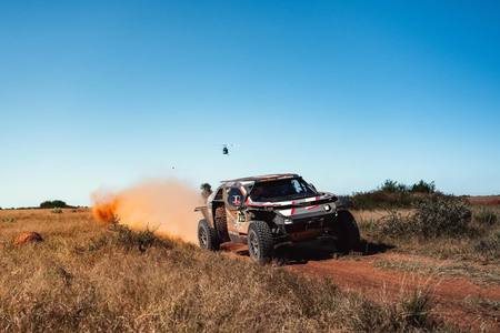 Raliul Safari Africa de Sud: Sébastien Loeb, cu Dacia Sandriders, este în frunte la general după trei etape