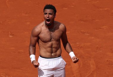 Roland Garros: Zverev, în turul trei după ce a supravieţuit unei avalanşe de drop shot-uri ale lui De Jong / Sinner pune capăt carierei lui Gasquet / Meci epic pentru Fils