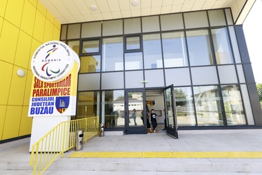 Sală pentru sporturi paralimpice, cu echipamente de ultimă generaţie, vestiare accesibile, rampe şi marcaje tactile, inaugurată la Buzău - FOTO