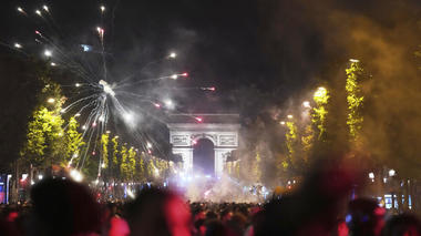Paris: 79 de persoane, reţinute noaptea trecută în contextul sărbătoririi triumfului echipei PSG în LC