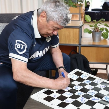 Lucescu şi Stanciu s-au alăturat unui proiect UEFA de promovare a şahului