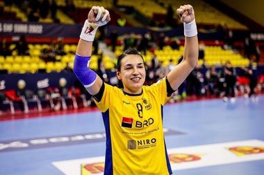 Cristina Neagu şi-a luat rămas-bun de la handbal cu mii de fani alături