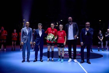 Nicuşor Dan, după ce a participat la Gala Neagu, unde a aruncat de la 7 metri: Am jucat handbal, dar nu aveam lipici pe minge / Împreună cu foşti sportivi de performanţă trebuie să facem o strategie pe mulţi ani / Preferaţii săi din fotbal - VIDEO