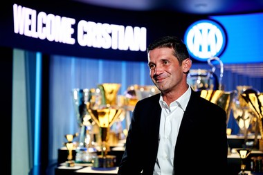 AP: "Poate succesul de jucător al neexperimentatului Cristian Chivu să se transpună pe banca tehnică a lui Inter Milano?" / Cât va câştiga fostul fotbalist la gruparea milaneză
