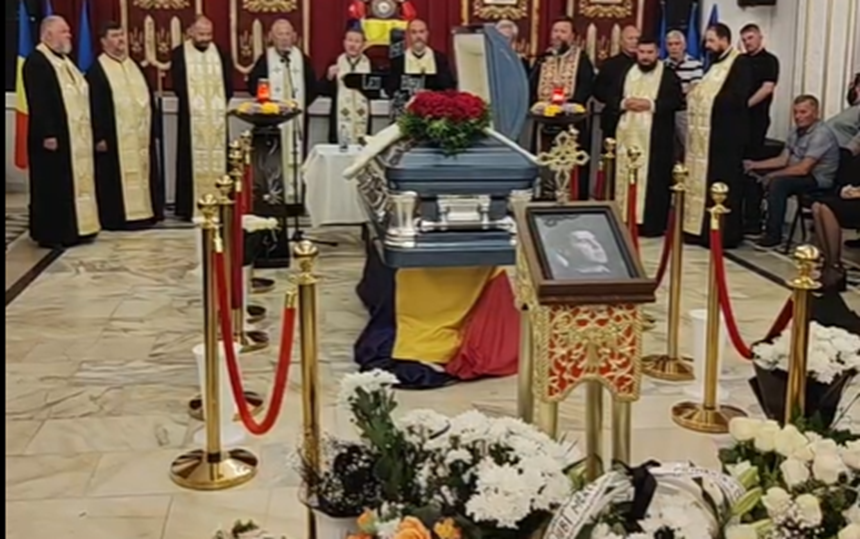 Mihai Leu s-a întors la Hunedoara pentru a rămâne veşnic. Trupul campionului a fost depus în Casa de Cultură / Numeroşi localnici l-au aşteptat şi l-au aplaudat - VIDEO