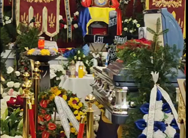 Mihai Leu a fost condus pe ultimul drum, după o ceremonie tulburătoare la Casa de Cultură din Hunedoara. “Să nu vă întristaţi. Viaţa este atât de frumoasă!”, a transmis campionul într-un ultim mesaj emoţionant