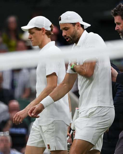 UPDATE - Wimbledon: Grigor Dimitrov conducea cu 2-0 în meciul cu Jannik Sinner, dar a fost nevoit să abandoneze. Italianul s-a calificat în sferturi