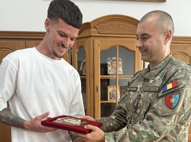 Dennis Man a vizitat Batalionul 191 Infanterie „Colonel Radu Golescu”: “Un român adevărat alături de alţi români adevăraţi - fiecare pe frontul lui, dar uniţi de aceeaşi dragoste pentru România!”