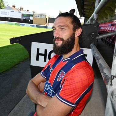 Atacantul Andy Carroll revine în Anglia şi va juca în liga a şasea
