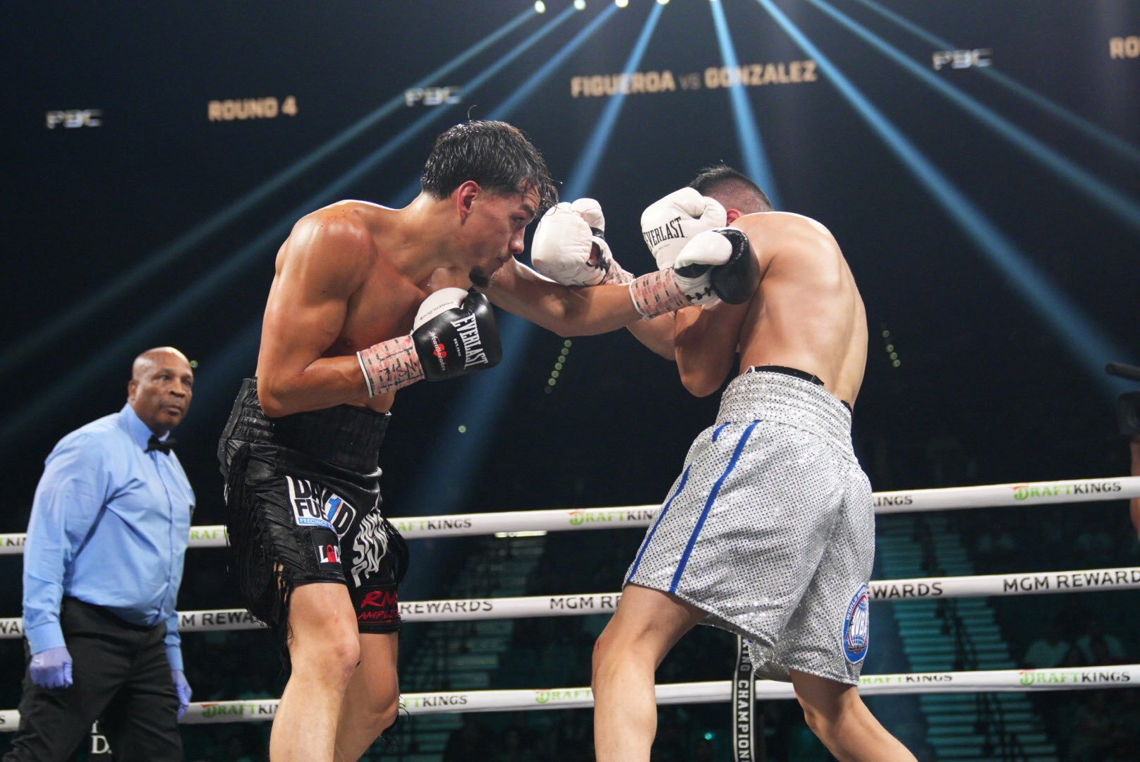 Manny Pacquiao a revenit în ring după patru luni. Legendarul pugilist filipinez a încheiat remiză meciul cu Mario Barrios - VIDEO