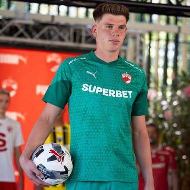 Dinamo l-a împrumutat pe portarul Codruţ Sandu la Corvinul Hunedoara