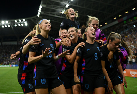 Fotbal feminin: Anglia a revenit de la 0-1 şi a învins Italia după prelungiri, calificându-se în finala Euro 2025