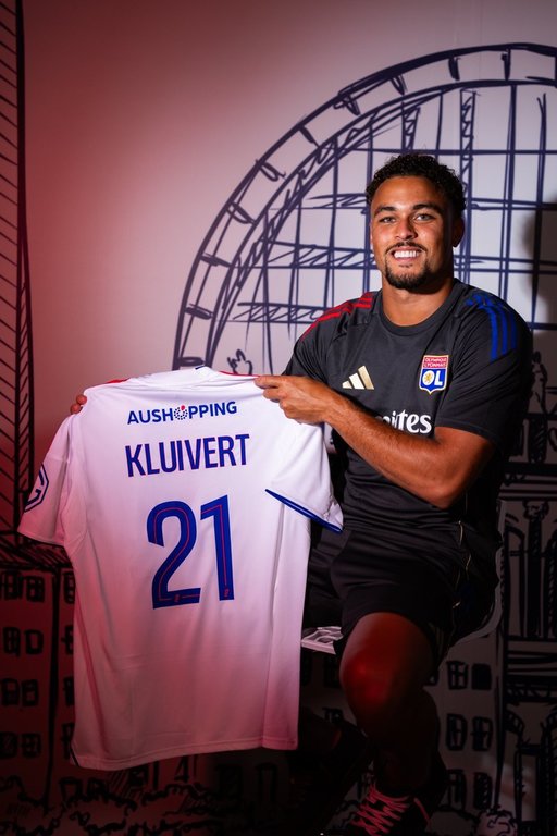 Ruben Kluivert, fiul lui Patrick Kluivert, a semnat cu Olympique Lyon până în 2030