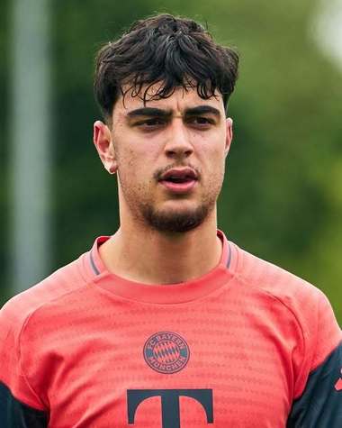 Bayern Munchen: Mijlocaşul defensiv Aleksandar Pavlovic a suferit o fractură orbitală