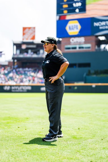 Baseball: Jen Pawol a intrat în istorie. Este prima femeie care a arbitrat un meci din MLB