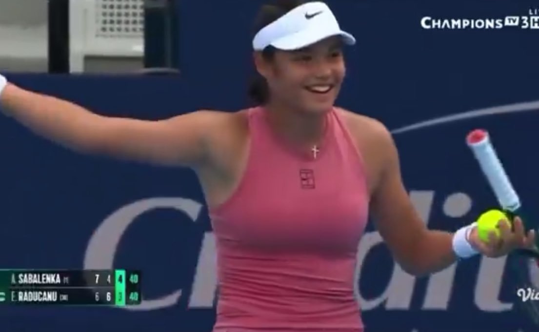 Iritată de un copil care plângea în tribune, Emma Răducanu a cerut să fie evacuat de la turneul de la Cincinnati - VIDEO
