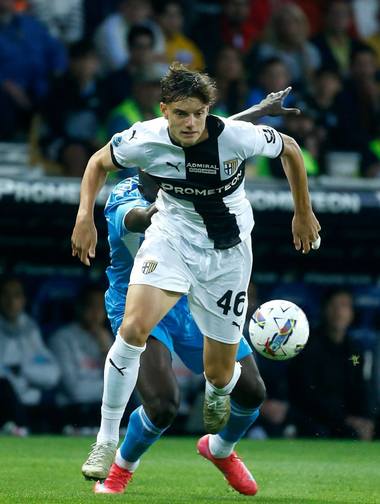 Liverpool este aproape de transferul fundaşului Giovanni Leoni. Italianul de 18 ani joacă la Parma