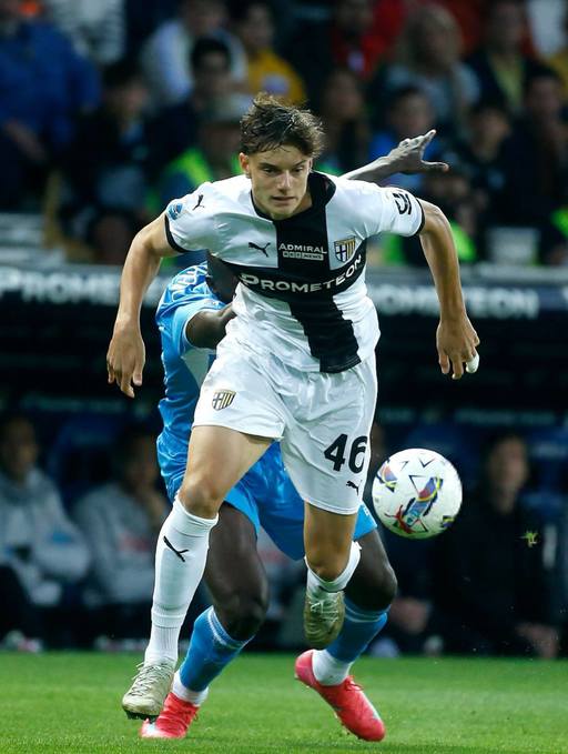 Liverpool este aproape de transferul fundaşului Giovanni Leoni. Italianul de 18 ani joacă la Parma