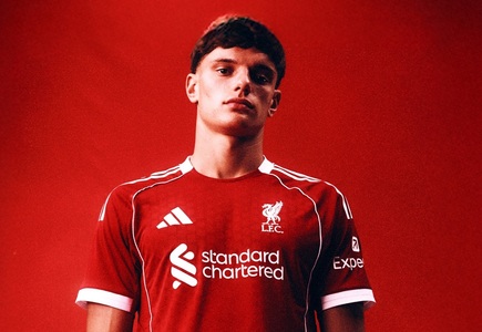 Liverpool l-a transferat de la Parma pe jucătorul de 18 ani Giovanni Leoni, pentru 26 de milioane de lire sterline