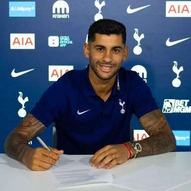 Fundaşul argentinian Cristian Romero şi-a prelungit contractul cu Tottenham