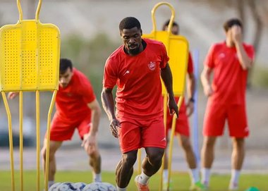 Serge Aurier, abia ajuns în Iran, suferă de hepatita B şi va fi indisponibil şase luni