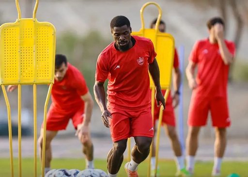 Serge Aurier, abia ajuns în Iran, suferă de hepatita B şi va fi indisponibil şase luni
