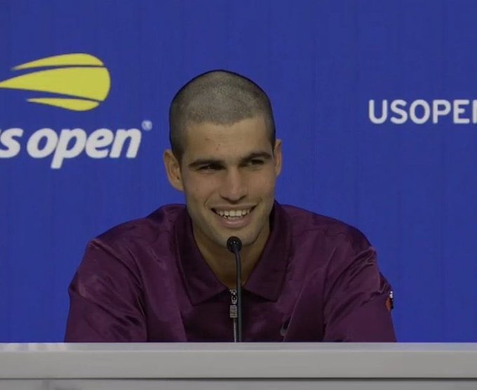 Carlos Alcaraz l-a învins pe americanul Reilly Opelka şi s-a calificat în turul doi la US Open. Spaniolul a surprins cu noua tunsoare - VIDEO