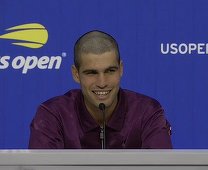 Carlos Alcaraz l-a învins pe americanul Reilly Opelka şi s-a calificat în turul doi la US Open. Spaniolul a surprins cu noua tunsoare - VIDEO
