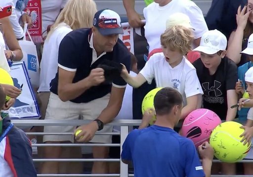 US Open: „Primul venit, primul servit” - cum se justifică omul de afaceri polonez care a luat şapca oferită unui copil de jucătorul de tenis Kamil Majchrzak