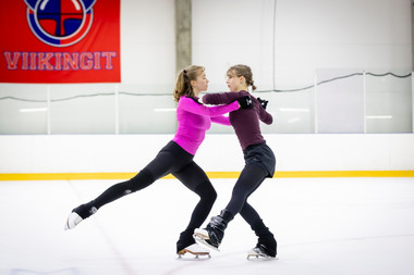 Patinaj artistic: O pereche formată din două sportive va concura în Finlanda ca urmare a modificării regulamentelor