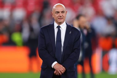 Daniel Levy a demisionat din funcţia de preşedinte executiv al grupării Tottenham. El a condus aproape 25 de ani clubul la care este legitimat Radu Drăguşin