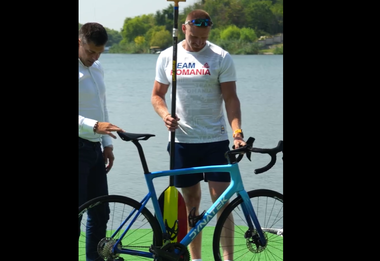 Eduard Novak i-a dăruit lui Cătălin Chirilă bicicleta cu care s-a calificat la Jocurile Paralimpice de la Paris - VIDEO