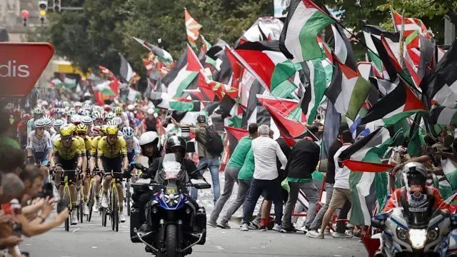 Turul Spaniei: Echipa Israel Premier Tech şi-a scos numele de pe echipament după ce manifestaţiile pro-palestiniene au perturbat competiţia